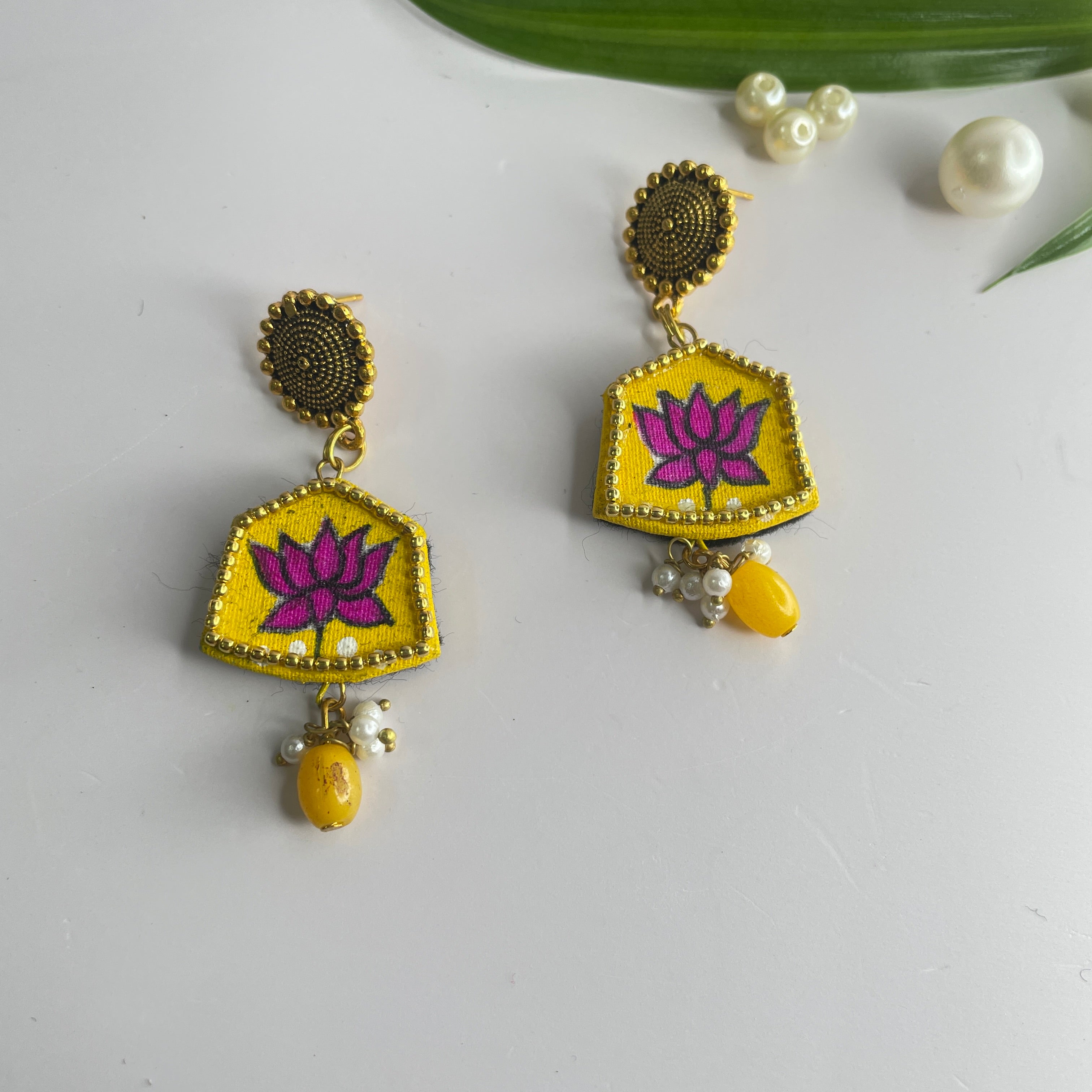 khoj city Mini / Chrome Yellow Hemlata Handpainted (Earrings)